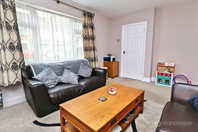 4 Springfield Road, Nuneaton, Warwickshire photo 4