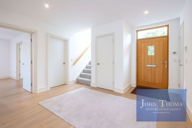 30, Chigwell Grange, Chigwell photo 4