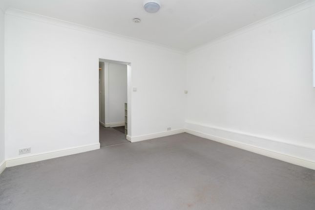 Flat to rent in Parkway, Camden, London