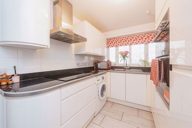 Flat for sale in Watermill Court, Reading