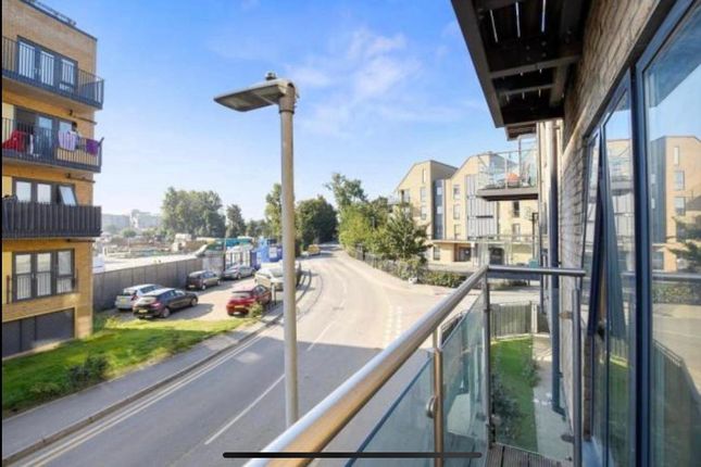 Modern 2-Bedroom Flat For Rent In West Drayton