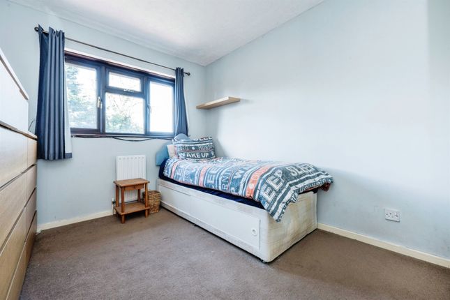Detached house for sale in Bellerby Rise, Luton