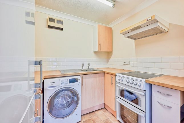 6, Farmadine House, Saffron Walden photo 4