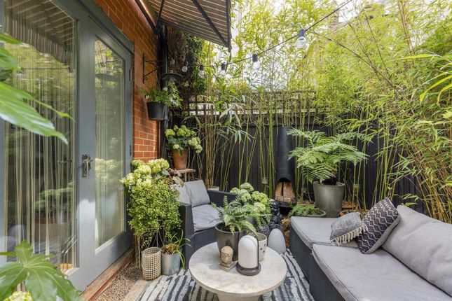 House J, Redwing Mews, Vaughan Road, London photo 2