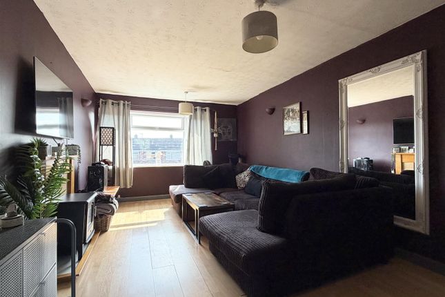 7, Adrian Close, Hereford photo 4