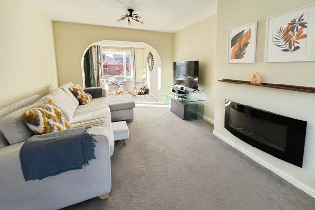 59, Byron Crescent, Measham, Swadlincote photo 3