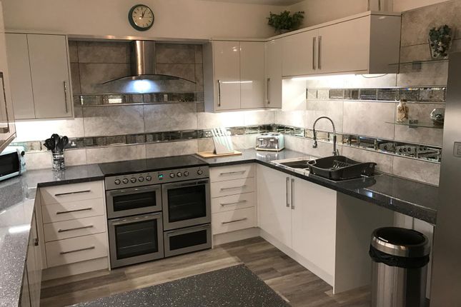 Chateau Bailey, 23, Carlton Road, Eastbourne photo 2