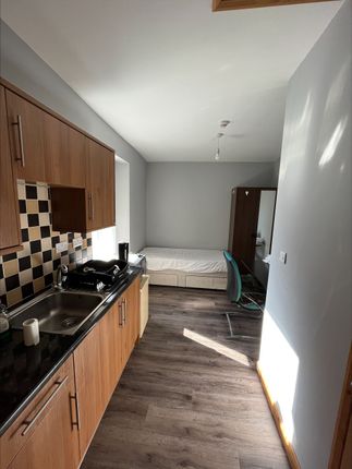 Flat 3, 127 King Edwards Road, Swansea, Swansea photo 2