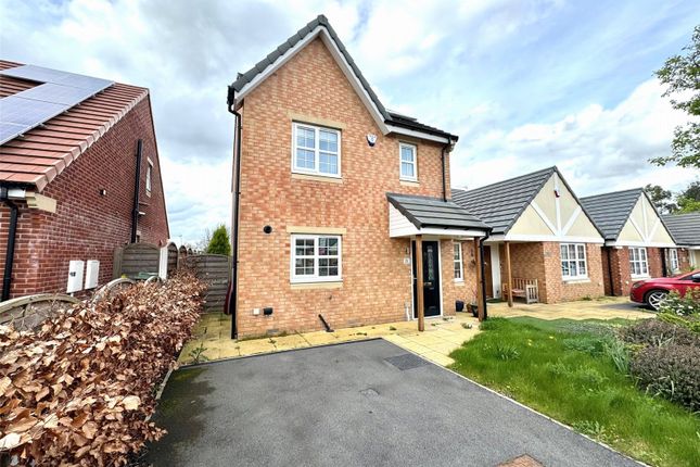 Town house for sale in Cayman Close, Walton, Wakefield, West Yorkshire