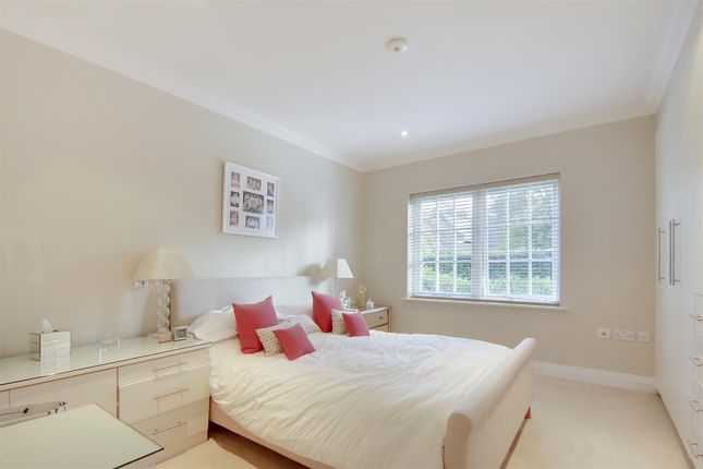 Flat for sale in Wall Hall Drive, Aldenham, Watford
