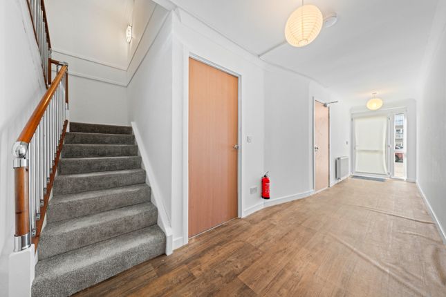 31, Whitehill Court, Glasgow City photo 2