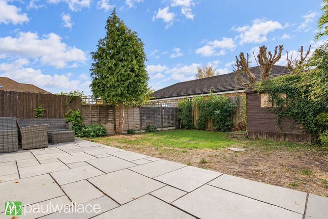 Dobbs Weir Road, Hoddesdon photo 4