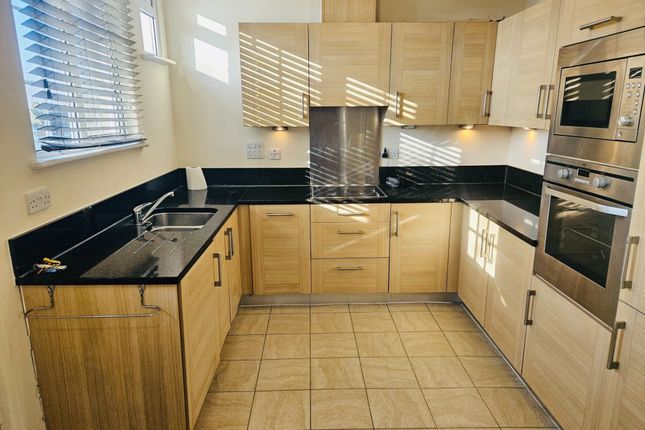 72 Chalet Estate, Hammers Lane, London photo 4