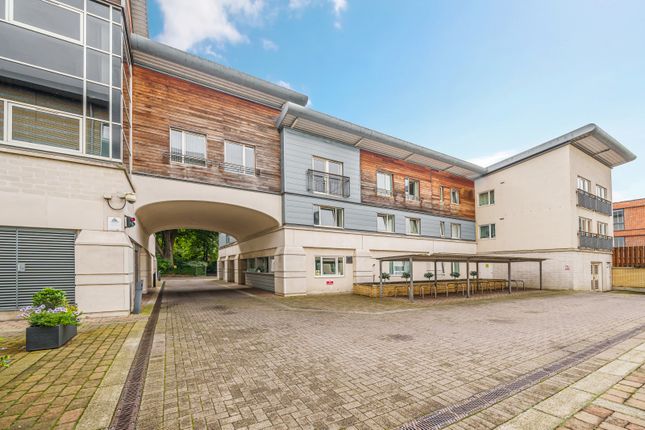 Flat for sale in Marina Place, Hampton Wick