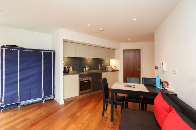 Flat to rent in City Loft, 7 St. Pauls Square