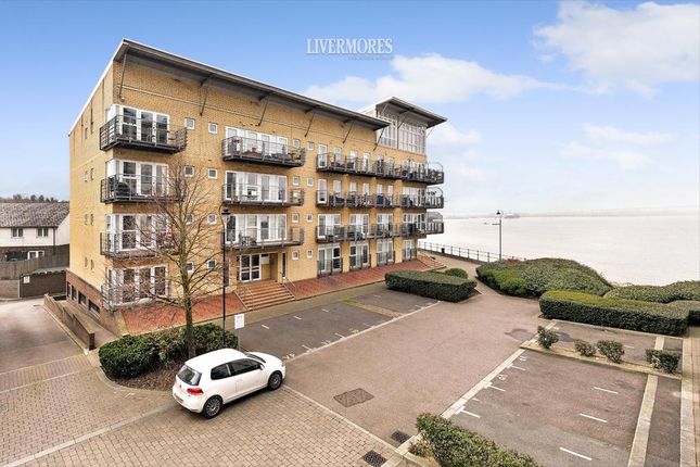 Flat for sale in Carmichael Avenue, Greenhithe, Kent