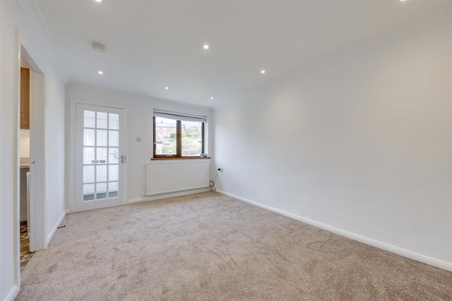 4, Western Court, Bacup photo 3