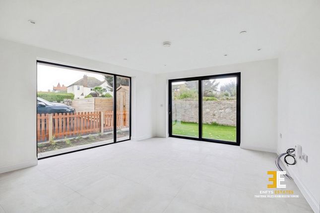 Apartment 2, 57 Marine Drive, Colwyn Bay photo 3