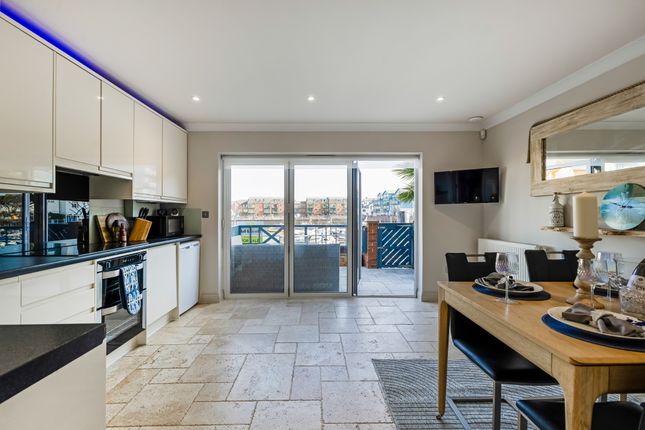 14  Cutters Wharf, Exmouth photo 4