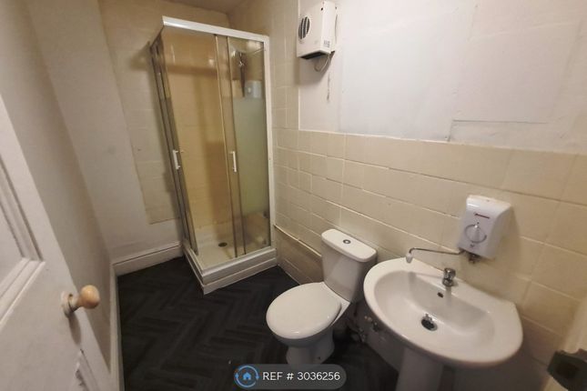 Flat, Bromwich St, Bolton photo 5