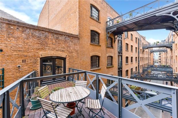 Thumbnail Flat to rent in Butlers Wharf Building, 36 Shad Thames, London