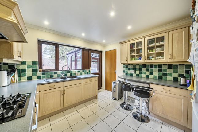 4, Maywater Close, South Croydon photo 3