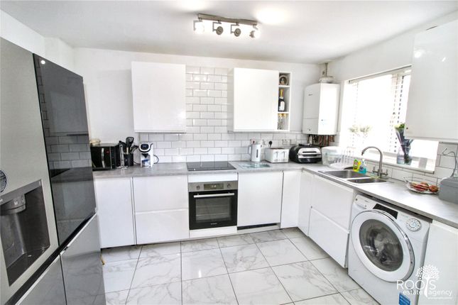 7, Derwent Road, Berkshire photo 3