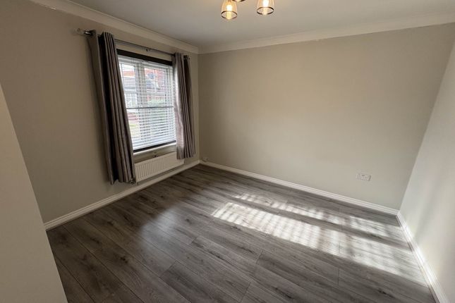Elmstone Drive, Oldham photo 3