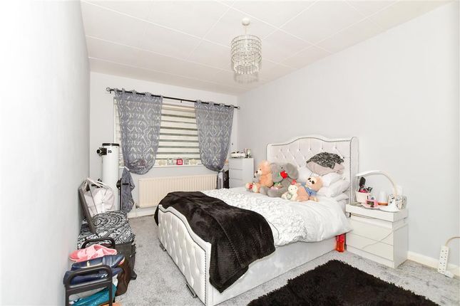 Thumbnail Flat for sale in Glebe Way, Whitstable, Kent