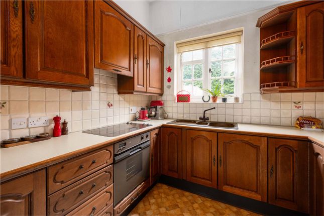 Flat 4, St. Michaels, 31, Oatlands Chase, Weybridge photo 4