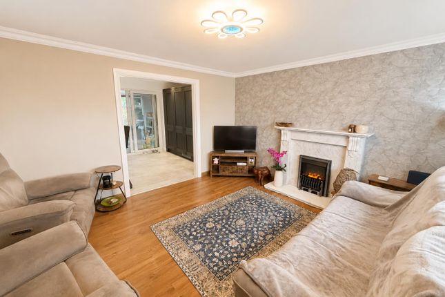 7, Barnfield Close, Manchester photo 2