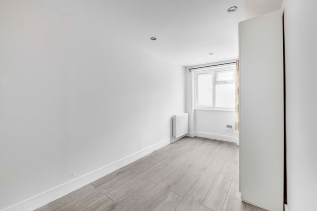 Flat for sale in Mount Park Road, Ealing