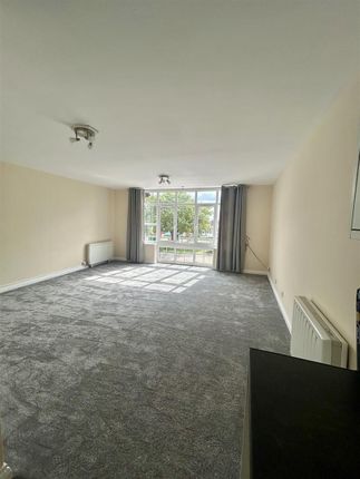 Flat 3, Greengables, Greenlands Avenue, New Waltham photo 2