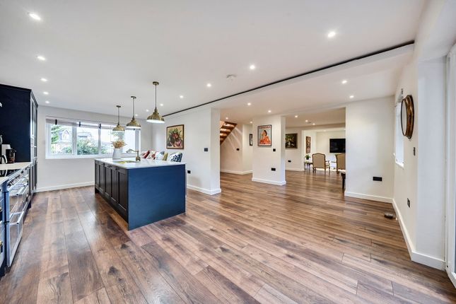 13, Wren Crescent, Bushey photo 2