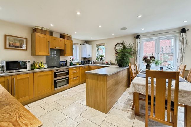 74, Jack Russell Close, Stroud photo 3