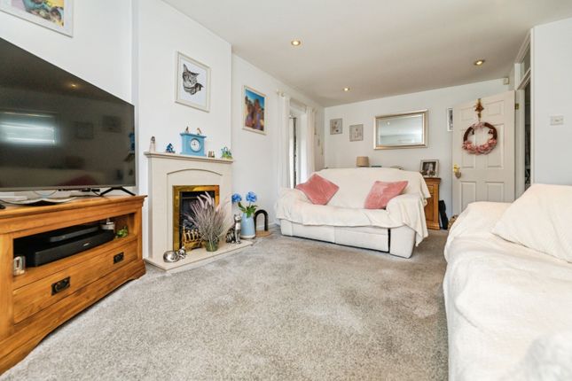 2, Fenton Fields, South Yorkshire photo 4