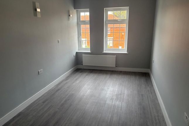 Flat 2 2, The Market Service Road, Carshalton photo 5