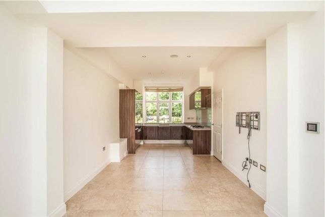 J F K House,Flat 15, Royal Connaught Drive, Bushey photo 2