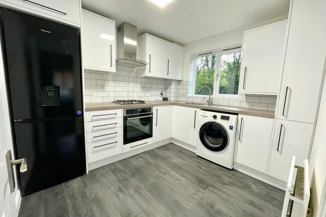 Thumbnail Flat to rent in Akerlea Close, Netherfield, Milton Keynes