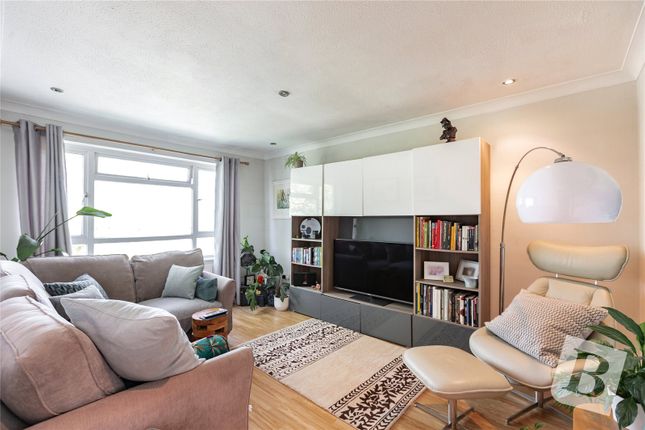 Thumbnail Flat for sale in Adelphi Crescent, Hornchurch