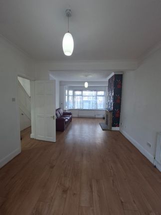 23, Rosslyn Avenue, DAGENHAM photo 3