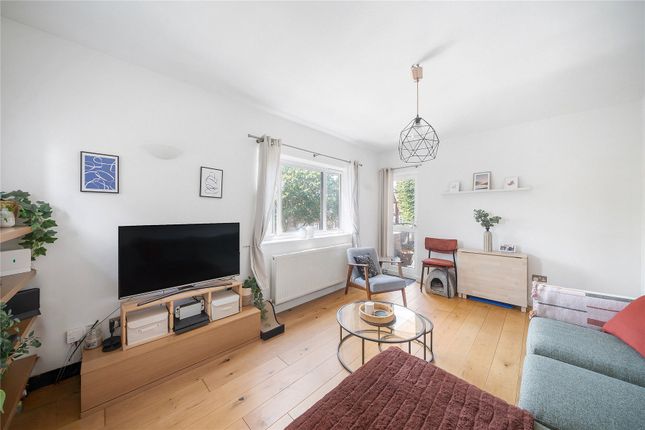 Flat 16, Lessar Court,, Lessar Avenue, London photo 3