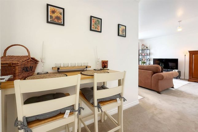 Flat 5,, Hollist Court, Littlehampton photo 3