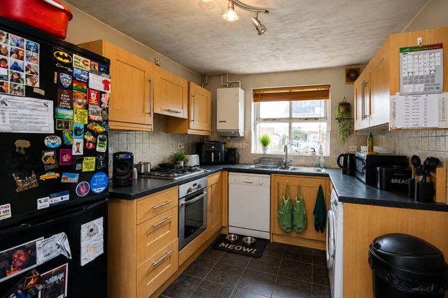 2, Regents Close, Colchester photo 2