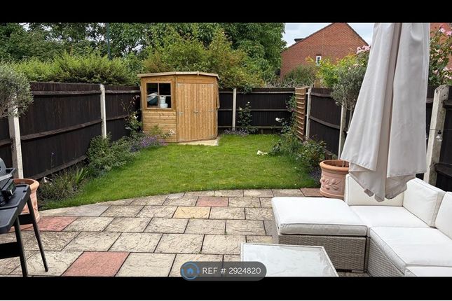 Denning Close, London, Hampton photo 4