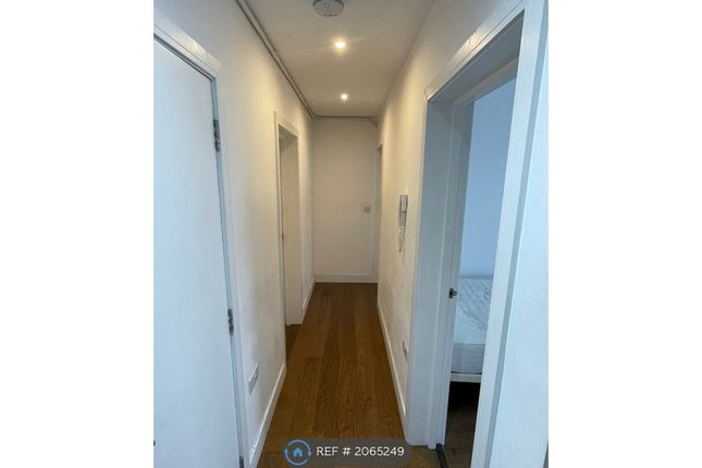 Flat to rent in Electric Lane, London