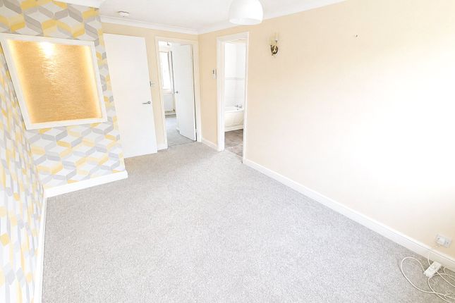 18, Herondale, Cannock photo 3