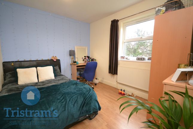 Room to rent in Room 2, Hound Road, West Bridgford