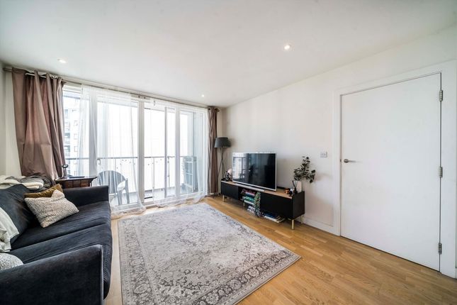 31 Masson House, Pump House Crescent, Brentford photo 4