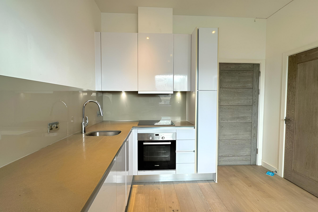 Flat 105, Slough photo 4